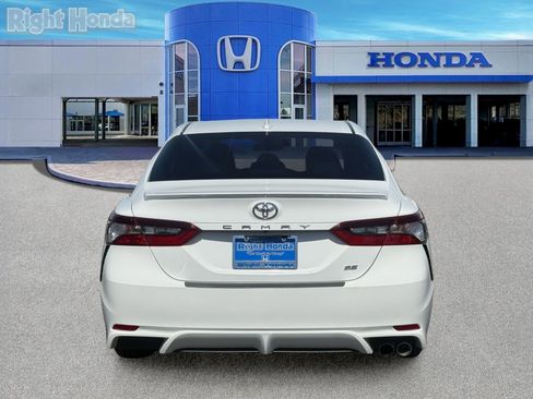 Used 2021 Toyota Camry SE w/ Carpet Mat Package (TMS) FWD image 7