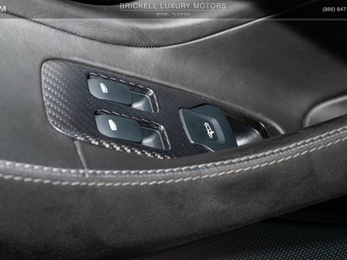 Used 2018 McLaren 570S Coupe RWD image 22