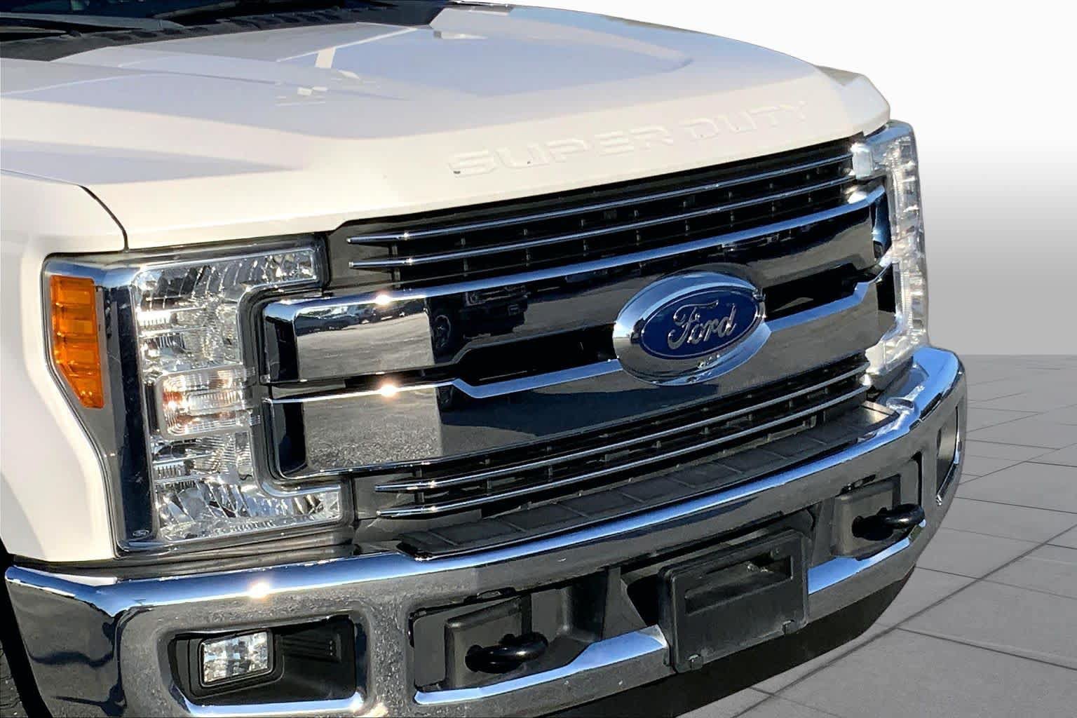 Used 2017 Ford F250 Lariat w/ Lariat Value Package RWD image 25