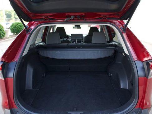 Used 2022 Toyota RAV4 XLE AWD/4WD image 9