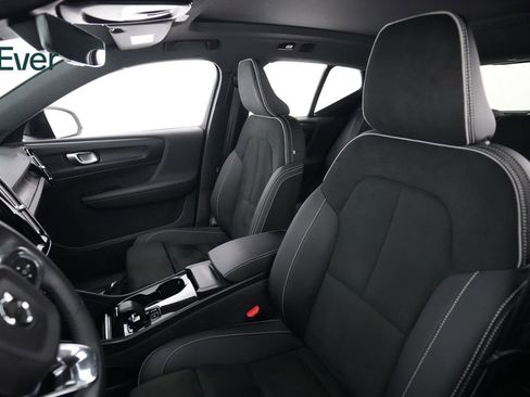 Used 2023 Volvo XC40 Recharge Plus AWD/4WD image 4
