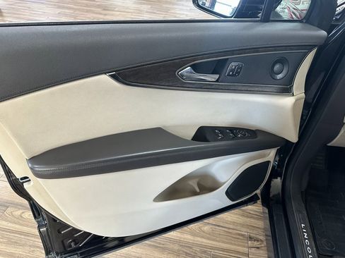 Used 2019 Lincoln Nautilus Reserve image 10