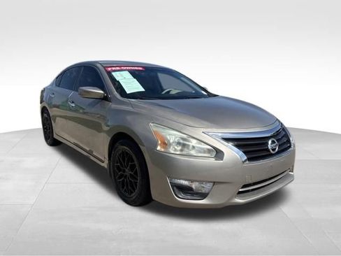 Used 2015 Nissan Altima 2.5 S w/ Power Driver Seat Package FWD image 4