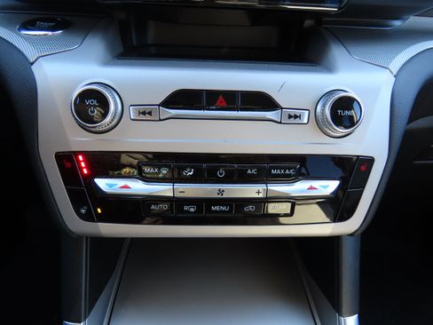 Used 2023 Ford Explorer XLT w/ Equipment Group 202A image 27