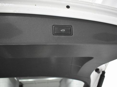 Used 2022 Volkswagen Tiguan SEL R-Line image 36