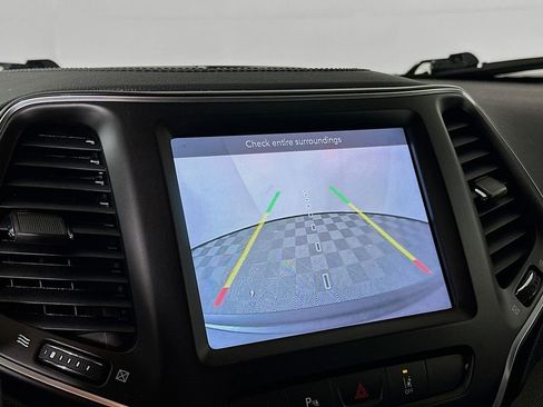 Used 2021 Jeep Cherokee Latitude Lux w/ Comfort/Convenience Group image 17