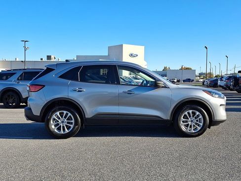 Used 2022 Ford Escape SE w/ Cold Weather Package image 7