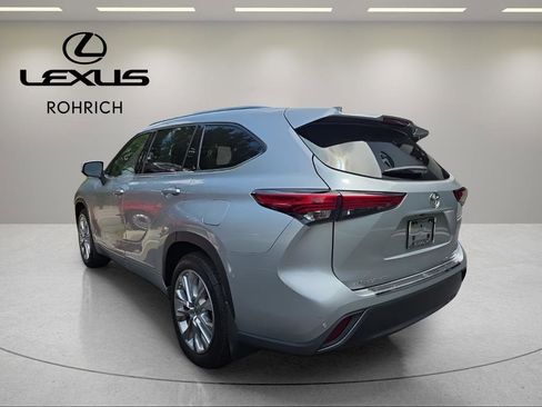 Used 2020 Toyota Highlander Limited image 6