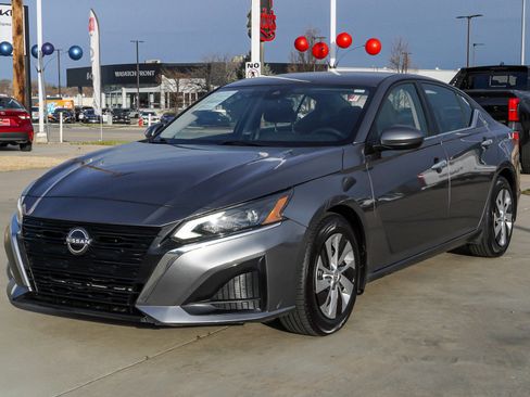 Used 2023 Nissan Altima 2.5 S image 4