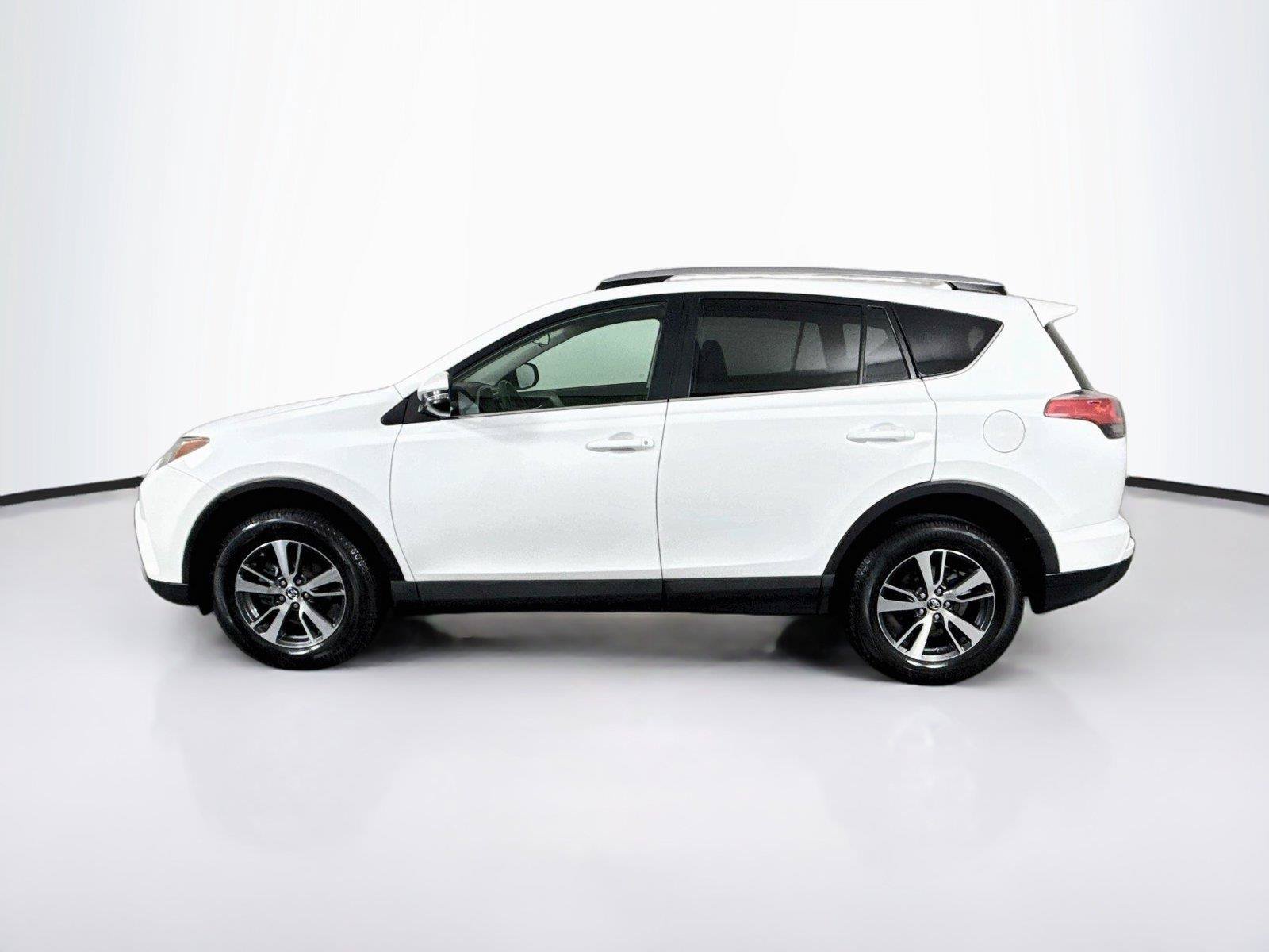 Used 2018 Toyota RAV4 XLE FWD image 12