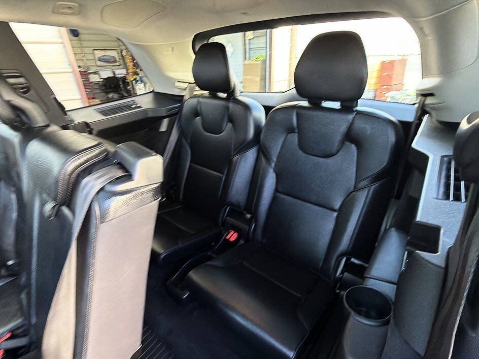 Used 2016 Volvo XC90 T6 Momentum w/ Momentum Plus Package AWD/4WD image 18