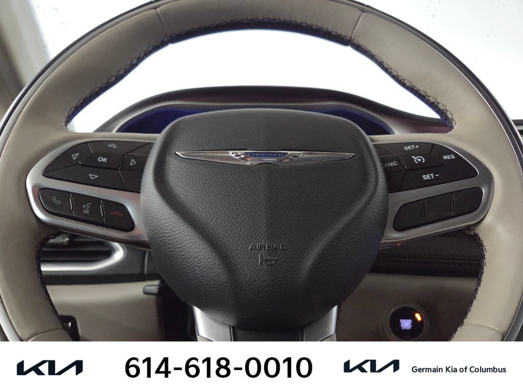 Used 2017 Chrysler Pacifica Limited w/ UConnect Theater Package FWD image 21