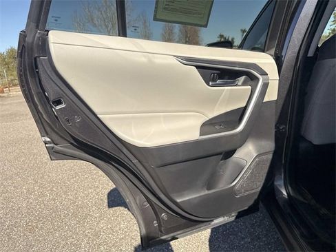 Used 2021 Toyota RAV4 XLE image 12