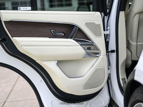 Used 2025 Land Rover Range Rover SE image 29