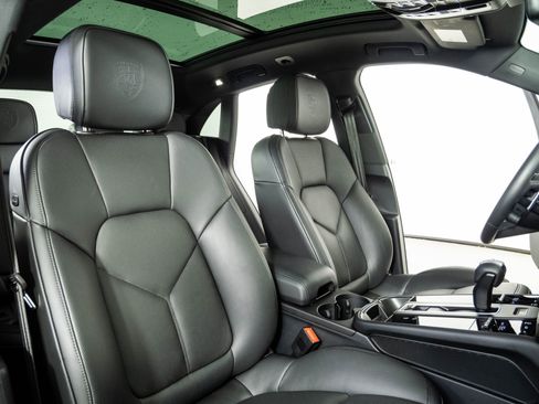 Certified 2026 Porsche Macan AWD/4WD image 24
