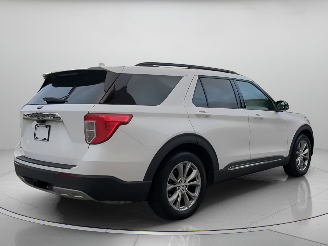 Certified 2023 Ford Explorer XLT w/ Equipment Group 202A RWD image 28