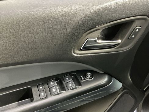 Used 2022 Chevrolet Colorado Z71 AWD/4WD image 16