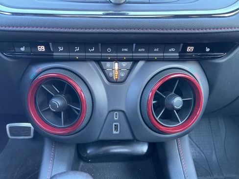 Used 2019 Chevrolet Blazer RS w/ Sun and Wheels Package FWD image 10