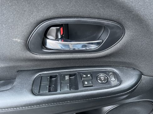 Used 2022 Honda HR-V LX image 18