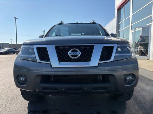 Used 2018 Nissan Frontier PRO-4X image 2