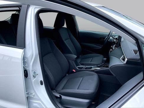 Used 2025 Toyota Corolla LE FWD image 9