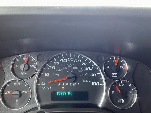 Used 2024 GMC Savana 2500 w/ Driver Convenience Package image 10