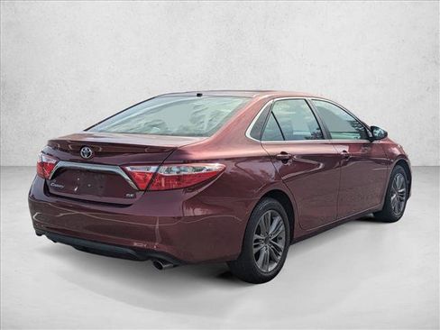 Used 2016 Toyota Camry SE image 3
