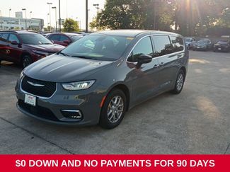 Used 2025 Chrysler Pacifica Select FWD video 1