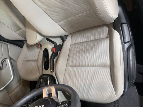 Used 2025 Kia Soul LX FWD image 15
