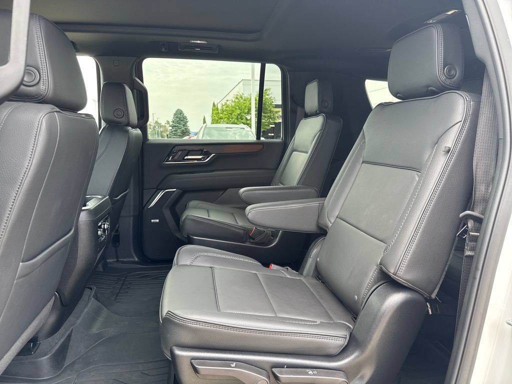 Used 2025 GMC Yukon XL Denali w/ Sun & Power Step Package AWD/4WD image 36