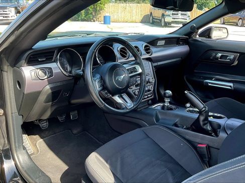 Used 2016 Ford Mustang Coupe RWD image 8