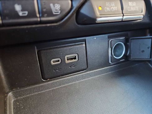 Used 2021 GMC Yukon SLT image 30