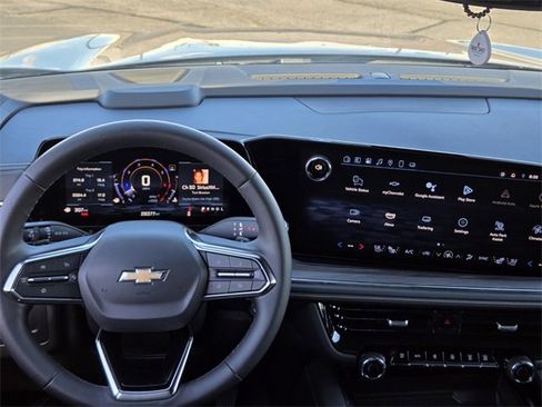 Used 2025 Chevrolet Suburban Premier image 12