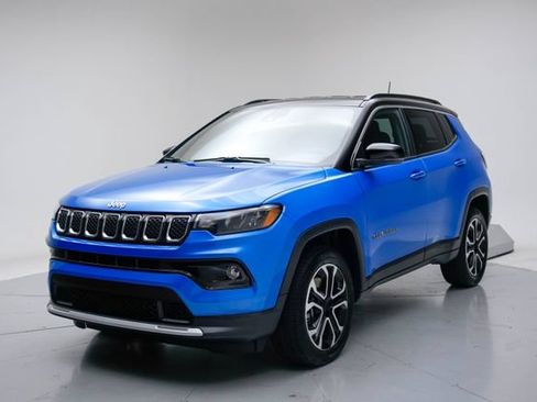 Used 2023 Jeep Compass Limited AWD/4WD image 3