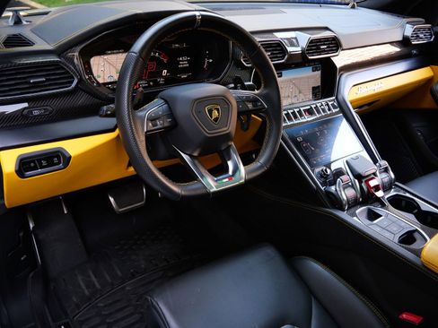Used 2022 Lamborghini Urus image 10