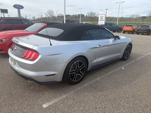 Used 2018 Ford Mustang Premium image 4
