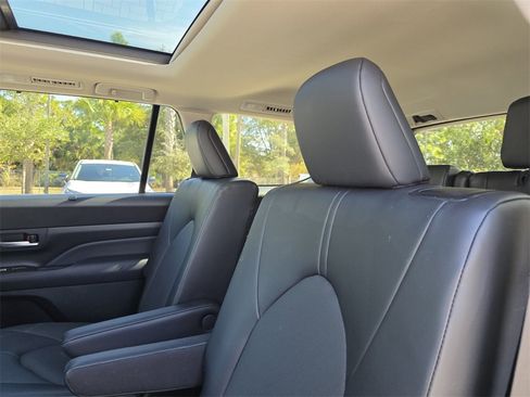 Certified 2024 Toyota Grand Highlander XLE image 23