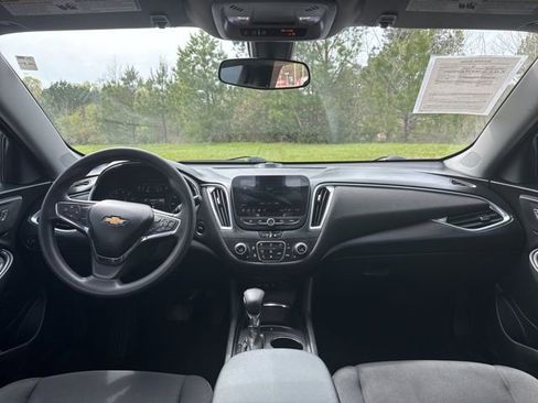 Used 2021 Chevrolet Malibu LT image 14