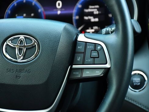 Used 2023 Toyota Highlander Limited image 27