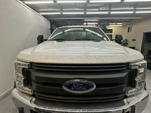 Used 2018 Ford F550 2WD Regular Cab Super Duty w/ Power Equipment Group image 19