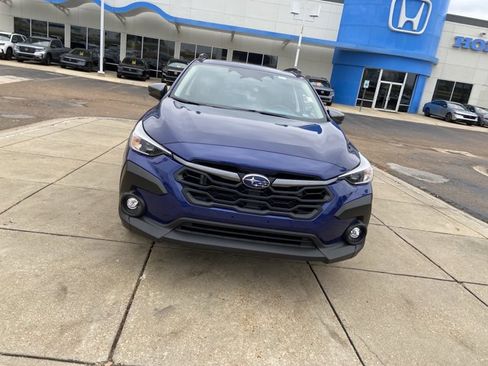 Used 2024 Subaru Crosstrek 2.0i Premium image 3