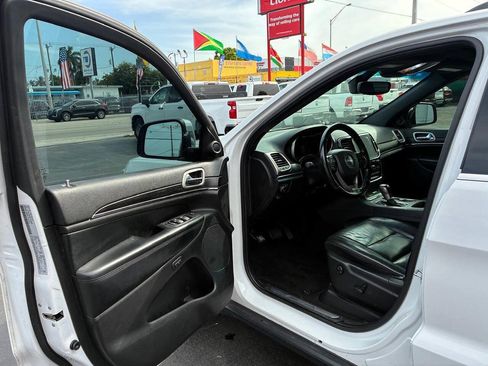 Used 2022 Jeep Grand Cherokee Limited RWD image 3