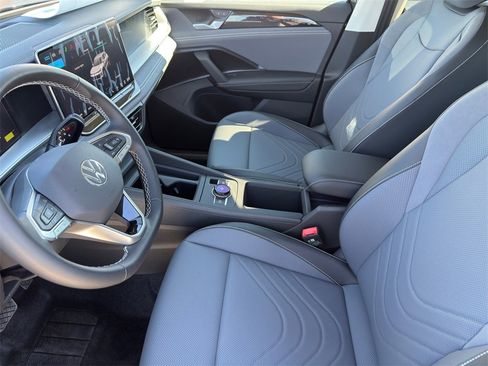 New 2026 Volkswagen Tiguan SE image 11