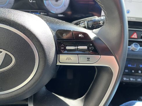 Used 2025 Hyundai Elantra Limited image 28