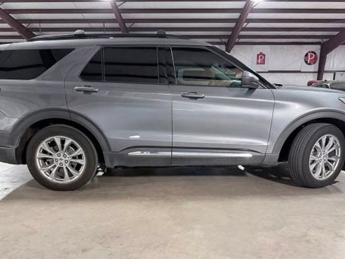 Used 2021 Ford Explorer XLT w/ Equipment Group 202A RWD image 2