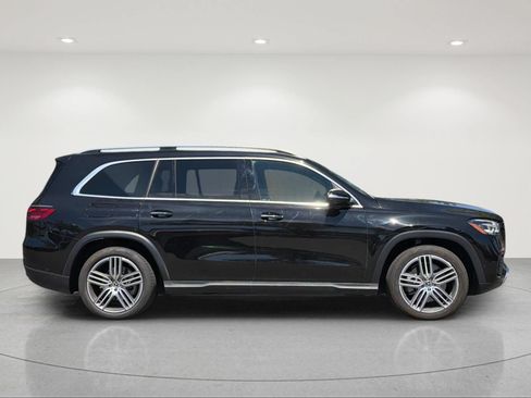 Used 2024 Mercedes-Benz GLS 450 4MATIC image 5