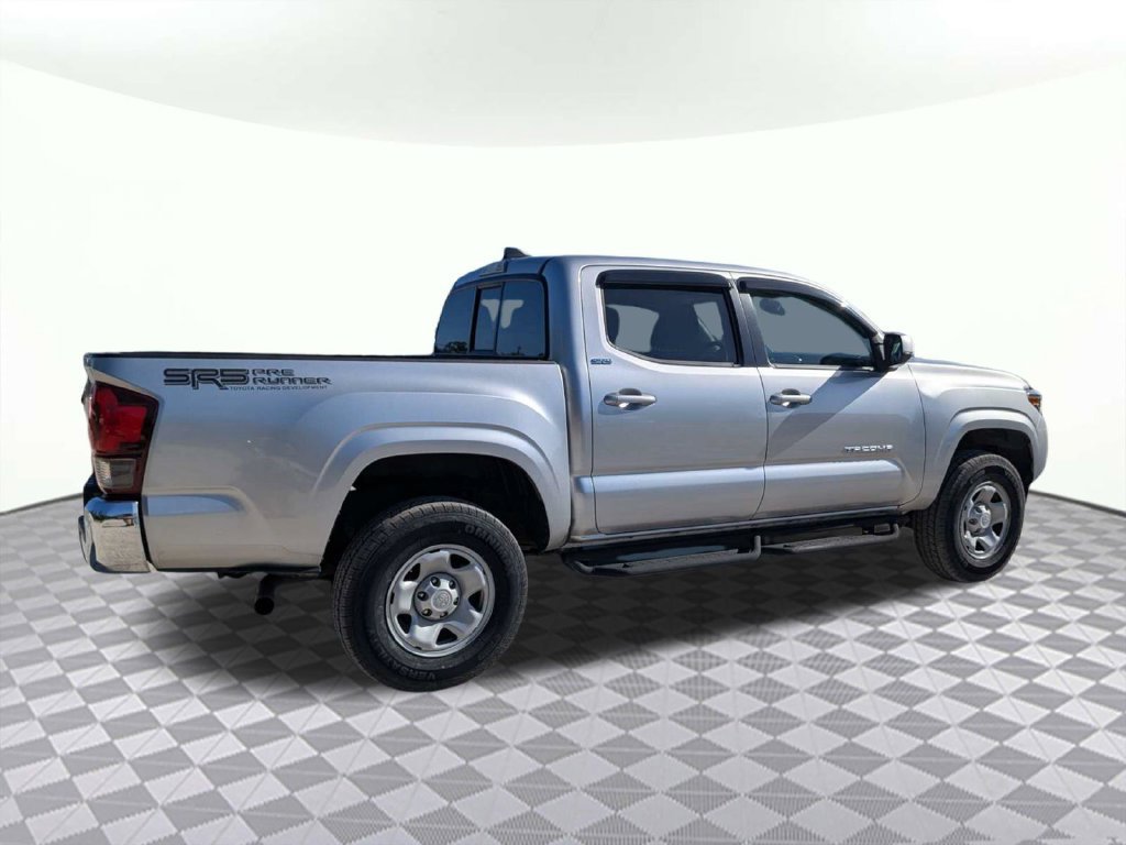 Used 2022 Toyota Tacoma SR5 RWD image 3