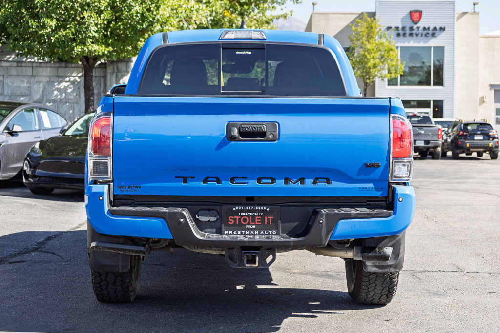 Used 2021 Toyota Tacoma TRD Sport w/ TRD Premium Sport Package AWD/4WD image 17