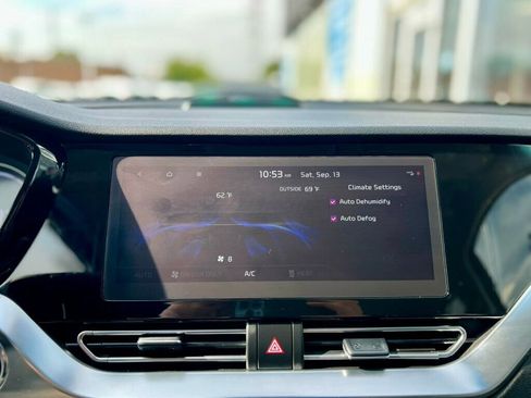 Used 2022 Kia Niro EX w/ Cold Weather Package image 25