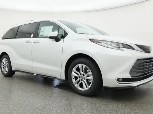 New 2026 Toyota Sienna Limited FWD image 29